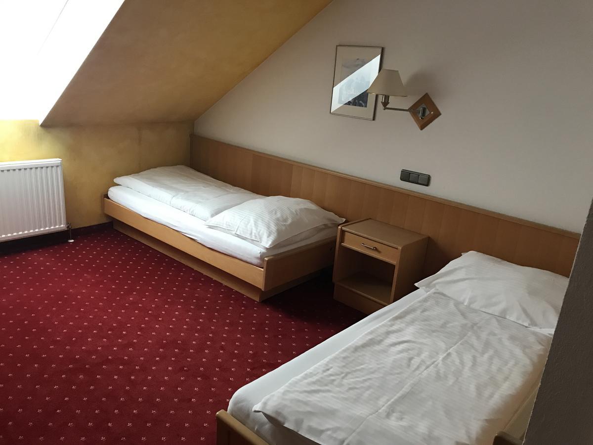 Gasthof "Zur Kanne" Markt Sankt Florian Екстериор снимка